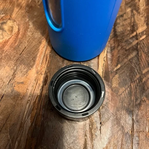 Takeya Glass Water Bottle with Silicone Sleeve, BLUE HYDRATION TUMBLER - Picture 6 of 7